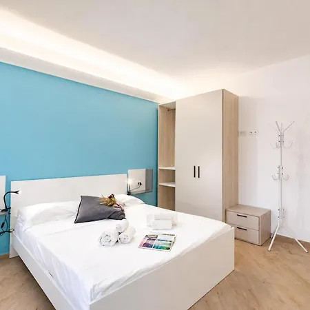 Flat In - Happy * Génova