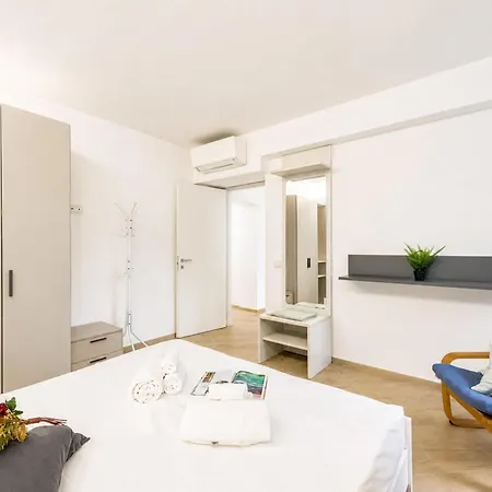 Flat In - Happy * Génova